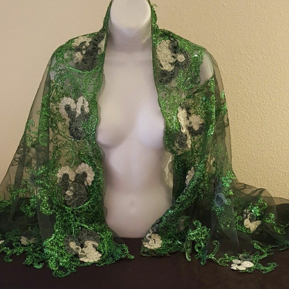 Emerald Green Embroidered Lace Shrug